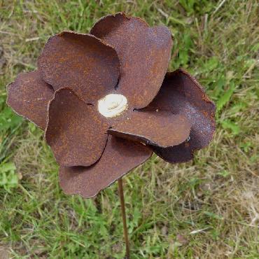 Fleur pavot à piquer en fer rouillé