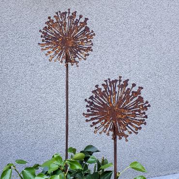 Petite fleur d'ail plate H110cm à piquer en fer rouillé