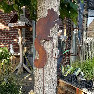 Ecureuil avec crochet à piquer en fer rouillé