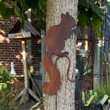 Ecureuil avec crochet à piquer en fer rouillé