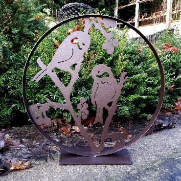 Cercle décoratif 2 oiseaux sur branche avec baies diamètre 30 cm à poser en fer brun