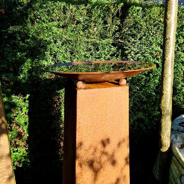 Bain d'oiseaux sur colonne H112xD50cm à poser en fer rouillé