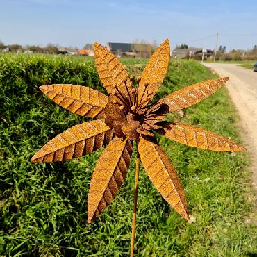 Eolienne fleur marguerite H160xD36cm à piquer en fer rouillé