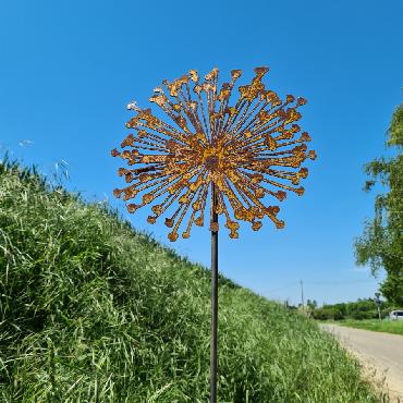 Grande fleur d'ail plate H138cm à piquer en fer rouillé