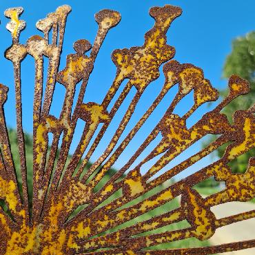 Grande fleur d'ail plate H138cm à piquer en fer rouillé