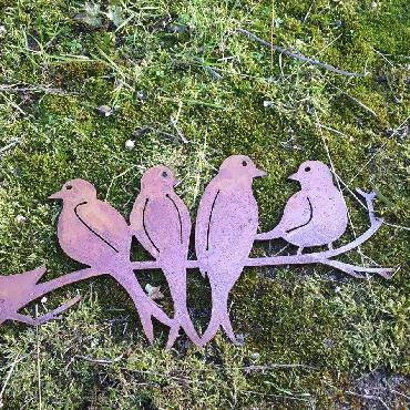Quatre oiseaux sur branche à visser