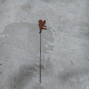 Ange cherubin H71.5cm à piquer en fer rouillé
