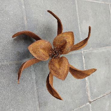 Eolienne fleur pavot simple hélice D35xH160cm à piquer en fer rouillé