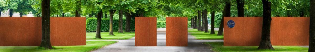 Objets de décoration en acier corten tendance au jardin.